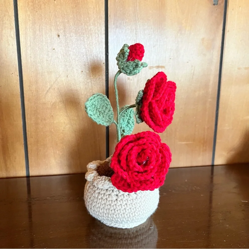 🌹Handcrafted Red Crochet Rose Arrangement🌹